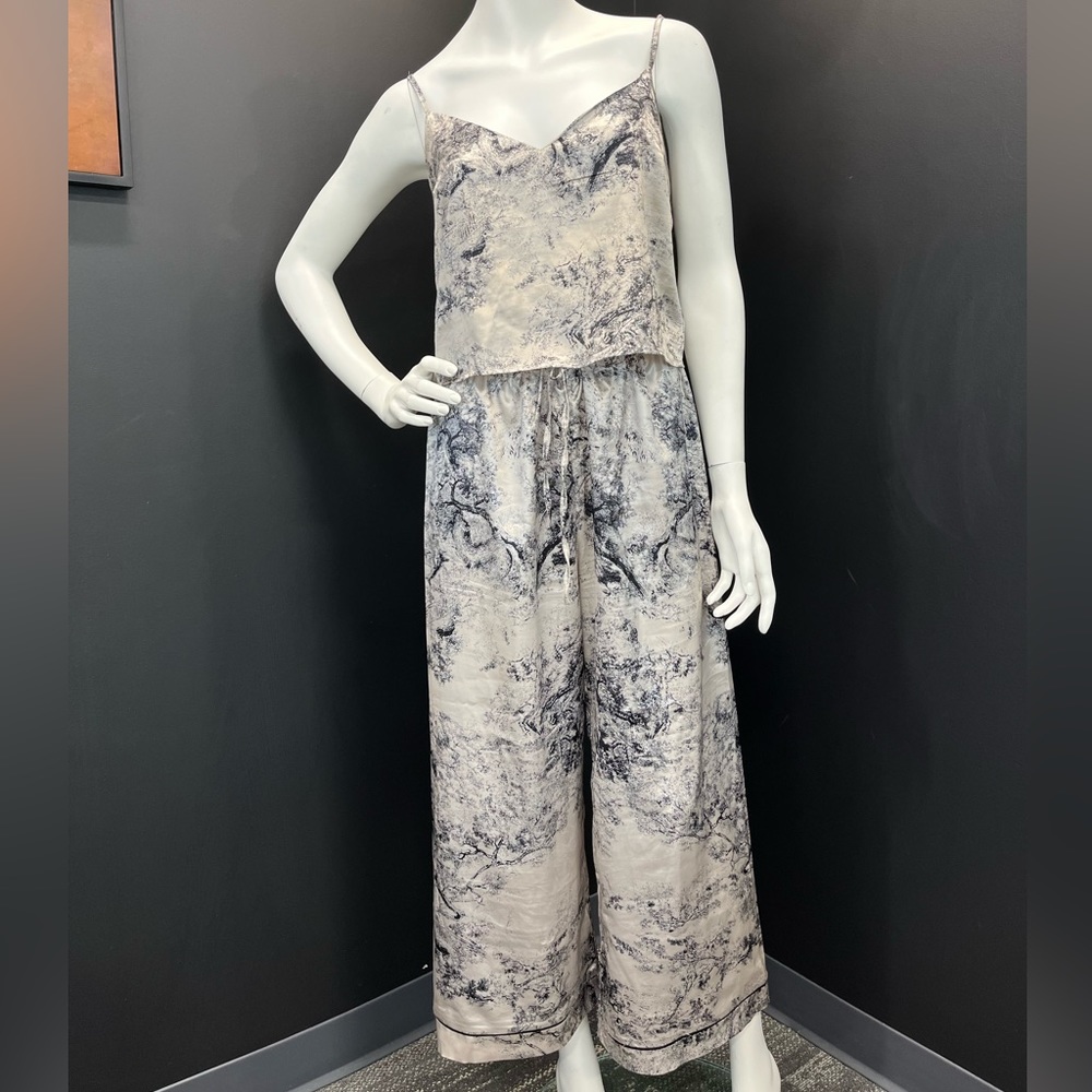 Pajama set. Size Large.